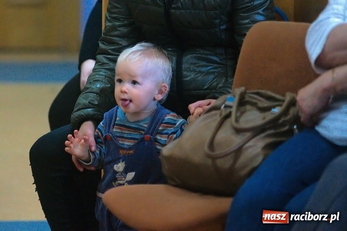 Zdjęcie w galerii na portalu naszraciborz.pl: Przystań łączy pokolenia. Piknik artystyczny w Centrum Młodzieżowym wiadomości z regionu