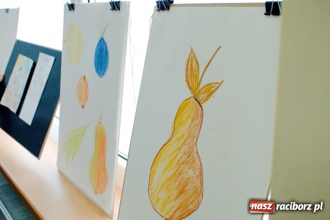 Zdjęcie w galerii na portalu naszraciborz.pl: Przystań łączy pokolenia. Piknik artystyczny w Centrum Młodzieżowym wiadomości z regionu