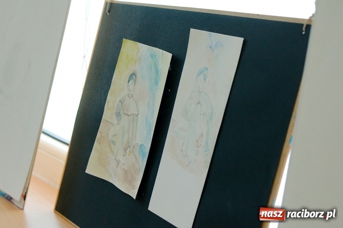 Zdjęcie w galerii na portalu naszraciborz.pl: Przystań łączy pokolenia. Piknik artystyczny w Centrum Młodzieżowym wiadomości z regionu