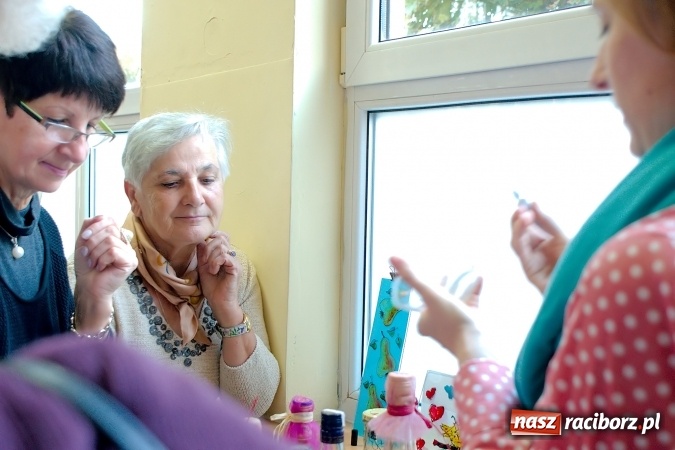 Zdjęcie w galerii na portalu naszraciborz.pl: Przystań łączy pokolenia. Piknik artystyczny w Centrum Młodzieżowym wiadomości z regionu