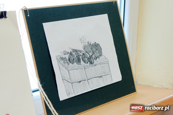 Zdjęcie w galerii na portalu naszraciborz.pl: Przystań łączy pokolenia. Piknik artystyczny w Centrum Młodzieżowym wiadomości z regionu