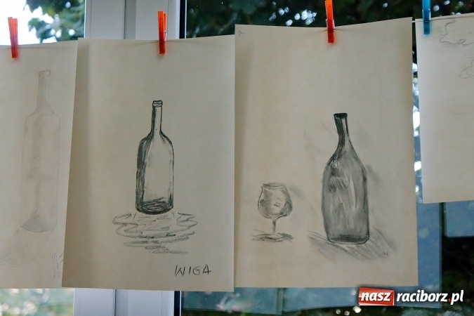 Zdjęcie w galerii na portalu naszraciborz.pl: Przystań łączy pokolenia. Piknik artystyczny w Centrum Młodzieżowym wiadomości z regionu