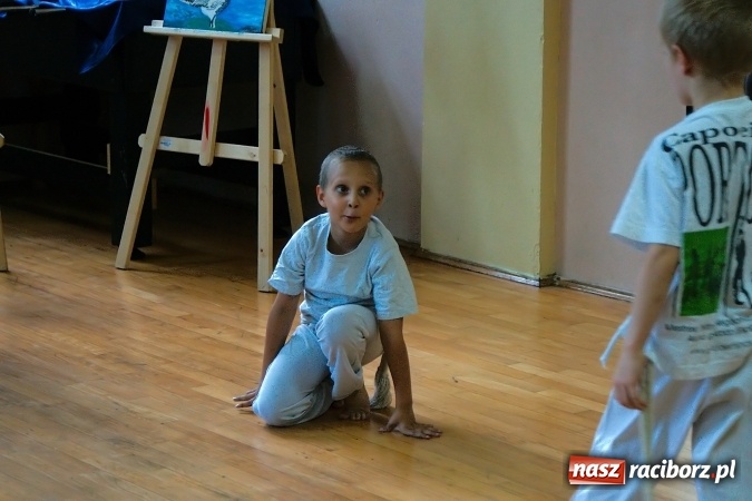 Zdjęcie w galerii na portalu naszraciborz.pl: Przystań łączy pokolenia. Piknik artystyczny w Centrum Młodzieżowym wiadomości z regionu