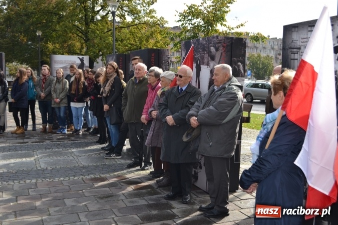 Zdjęcie w galerii na portalu naszraciborz.pl: Braterstwo polsko-węgierskie w centrum Raciborza  wiadomości z regionu