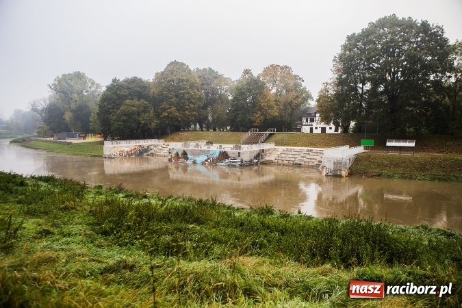Zdjęcie w galerii na portalu naszraciborz.pl: Odra w Miedoni blisko trzy metry w g&oacute;rę po opadach. Przekroczyła stan ostrzegawczy wiadomości z regionu