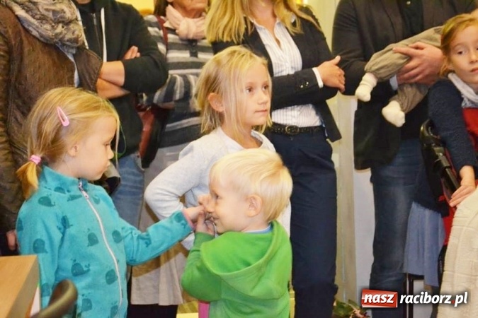 Zdjęcie w galerii na portalu naszraciborz.pl: Na styku światów - wystawa prac matki i córki w galerii Obok wiadomości z regionu