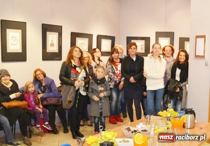 Zdjęcie w galerii na portalu naszraciborz.pl: Na styku światów - wystawa prac matki i córki w galerii Obok wiadomości z regionu