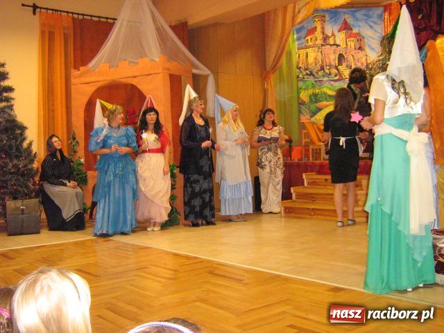 Zdjęcie w galerii na portalu naszraciborz.pl: Śpiąca Królewna w Roszkowie wiadomości z regionu