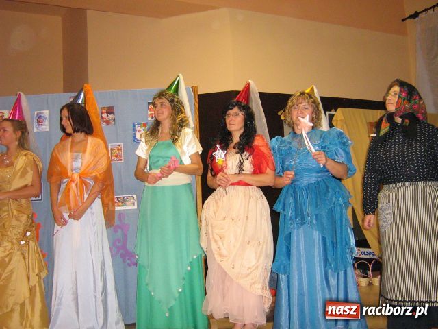 Zdjęcie w galerii na portalu naszraciborz.pl: Śpiąca Królewna w Roszkowie wiadomości z regionu