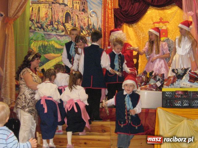 Zdjęcie w galerii na portalu naszraciborz.pl: Śpiąca Królewna w Roszkowie wiadomości z regionu