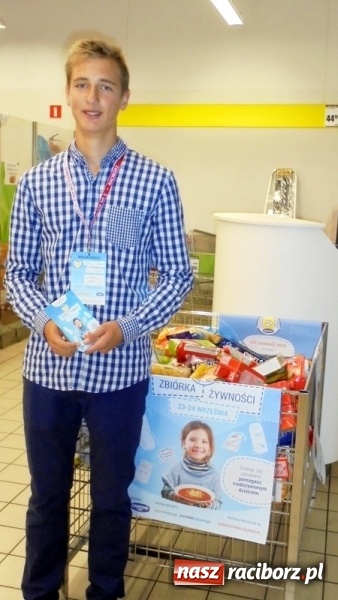 Zdjęcie w galerii na portalu naszraciborz.pl: Wolontariat młodzieży z Gimnazjum nr 5  wiadomości z regionu