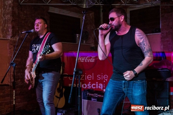 Zdjęcie w galerii na portalu naszraciborz.pl: Pączki w Tłuszczu z Tomaszem Karolakiem w raciborskiej Piwnicy wiadomości z regionu