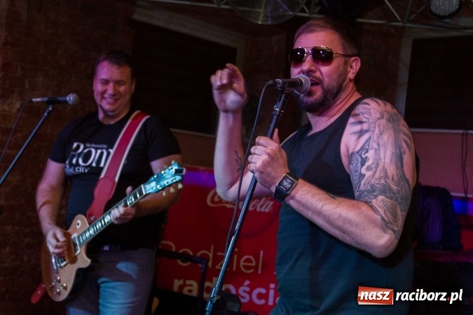 Zdjęcie w galerii na portalu naszraciborz.pl: Pączki w Tłuszczu z Tomaszem Karolakiem w raciborskiej Piwnicy wiadomości z regionu