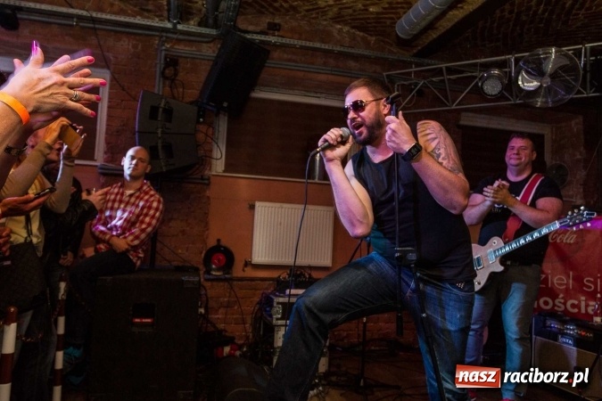 Zdjęcie w galerii na portalu naszraciborz.pl: Pączki w Tłuszczu z Tomaszem Karolakiem w raciborskiej Piwnicy wiadomości z regionu