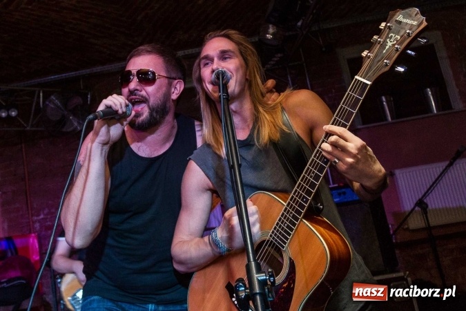 Zdjęcie w galerii na portalu naszraciborz.pl: Pączki w Tłuszczu z Tomaszem Karolakiem w raciborskiej Piwnicy wiadomości z regionu