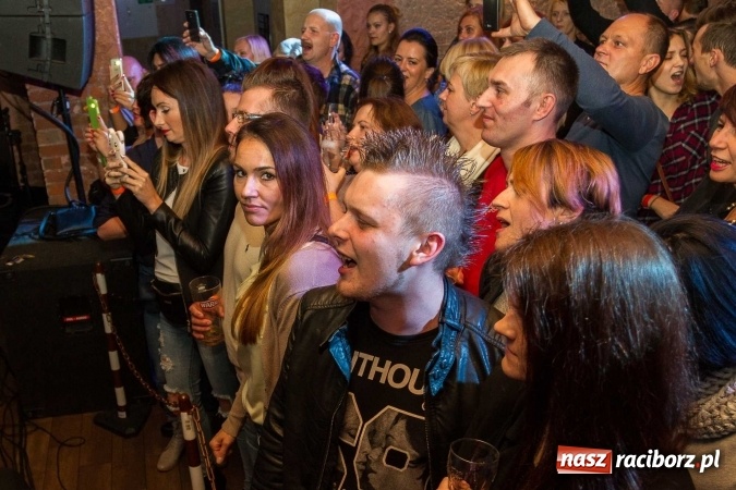 Zdjęcie w galerii na portalu naszraciborz.pl: Pączki w Tłuszczu z Tomaszem Karolakiem w raciborskiej Piwnicy wiadomości z regionu