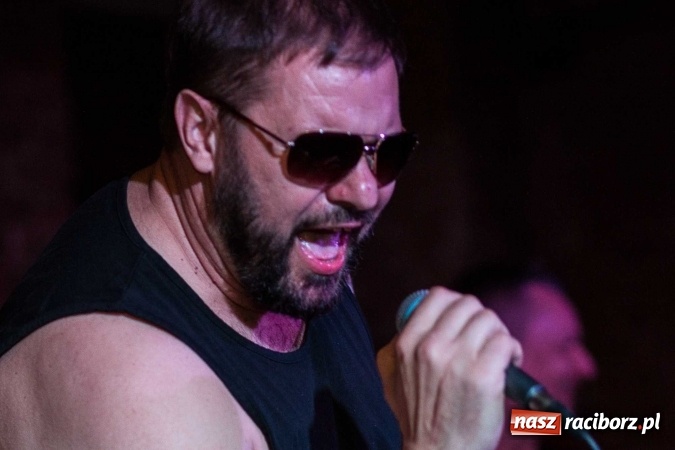 Zdjęcie w galerii na portalu naszraciborz.pl: Pączki w Tłuszczu z Tomaszem Karolakiem w raciborskiej Piwnicy wiadomości z regionu