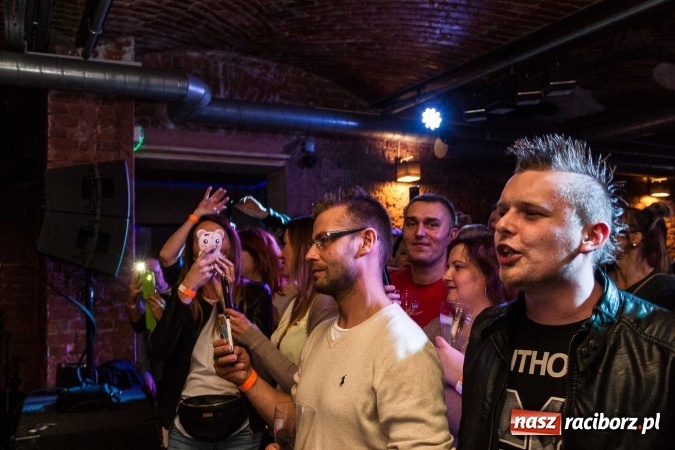 Zdjęcie w galerii na portalu naszraciborz.pl: Pączki w Tłuszczu z Tomaszem Karolakiem w raciborskiej Piwnicy wiadomości z regionu