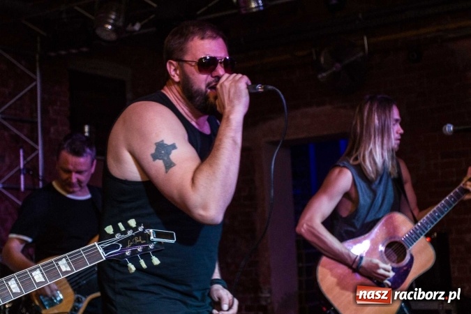 Zdjęcie w galerii na portalu naszraciborz.pl: Pączki w Tłuszczu z Tomaszem Karolakiem w raciborskiej Piwnicy wiadomości z regionu