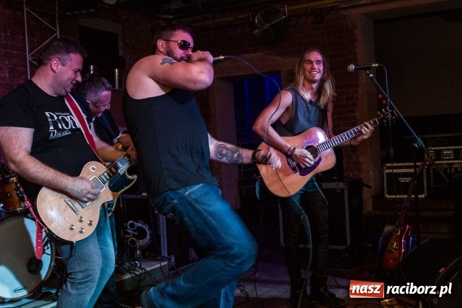 Zdjęcie w galerii na portalu naszraciborz.pl: Pączki w Tłuszczu z Tomaszem Karolakiem w raciborskiej Piwnicy wiadomości z regionu