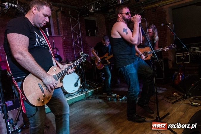 Zdjęcie w galerii na portalu naszraciborz.pl: Pączki w Tłuszczu z Tomaszem Karolakiem w raciborskiej Piwnicy wiadomości z regionu