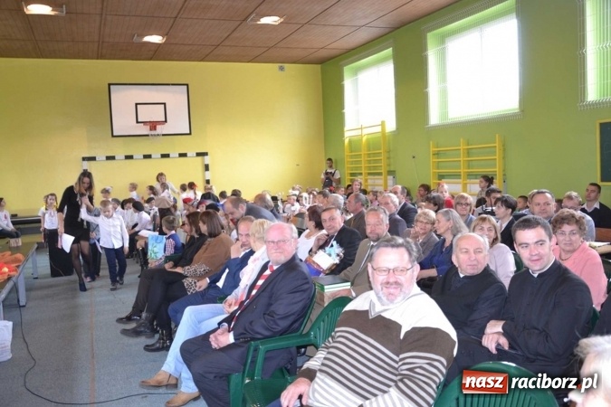 Zdjęcie w galerii na portalu naszraciborz.pl: Podwójny jubileusz szkoły w Rudach! wiadomości z regionu