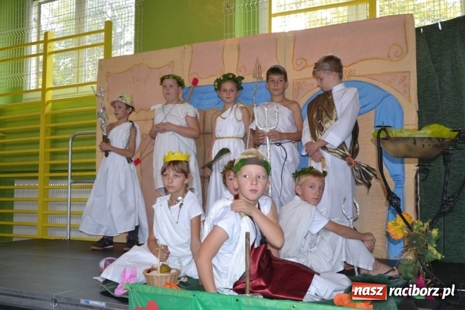 Zdjęcie w galerii na portalu naszraciborz.pl: Podwójny jubileusz szkoły w Rudach! wiadomości z regionu