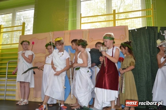 Zdjęcie w galerii na portalu naszraciborz.pl: Podwójny jubileusz szkoły w Rudach! wiadomości z regionu