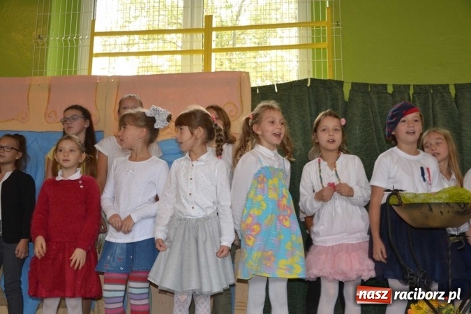 Zdjęcie w galerii na portalu naszraciborz.pl: Podwójny jubileusz szkoły w Rudach! wiadomości z regionu