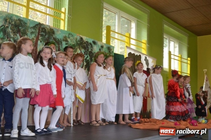Zdjęcie w galerii na portalu naszraciborz.pl: Podwójny jubileusz szkoły w Rudach! wiadomości z regionu