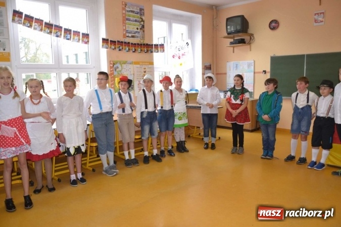 Zdjęcie w galerii na portalu naszraciborz.pl: Podwójny jubileusz szkoły w Rudach! wiadomości z regionu