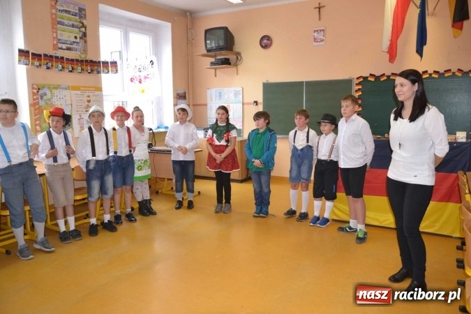 Zdjęcie w galerii na portalu naszraciborz.pl: Podwójny jubileusz szkoły w Rudach! wiadomości z regionu