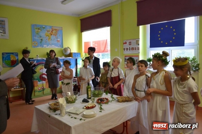 Zdjęcie w galerii na portalu naszraciborz.pl: Podwójny jubileusz szkoły w Rudach! wiadomości z regionu
