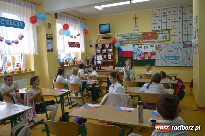 Zdjęcie w galerii na portalu naszraciborz.pl: Podwójny jubileusz szkoły w Rudach! wiadomości z regionu
