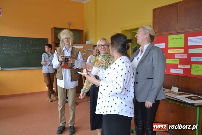 Zdjęcie w galerii na portalu naszraciborz.pl: Podwójny jubileusz szkoły w Rudach! wiadomości z regionu