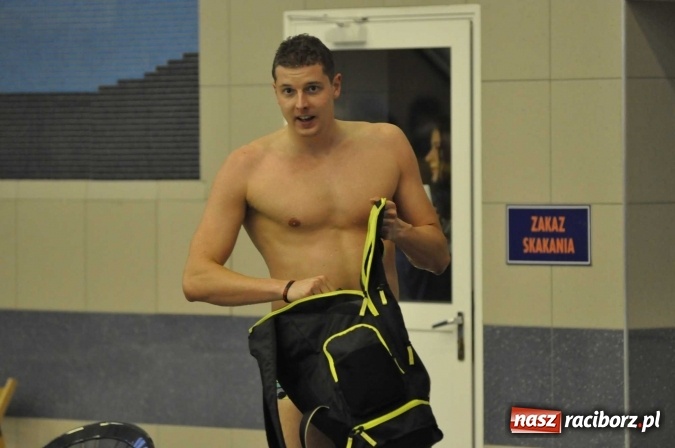 Zdjęcie w galerii na portalu naszraciborz.pl: Olimpijczyk Konrad Czerniak gościem specjalnym sprinterskich zawod&oacute;w a Puchar Dyrektora ZSOMS wiadomości z regionu