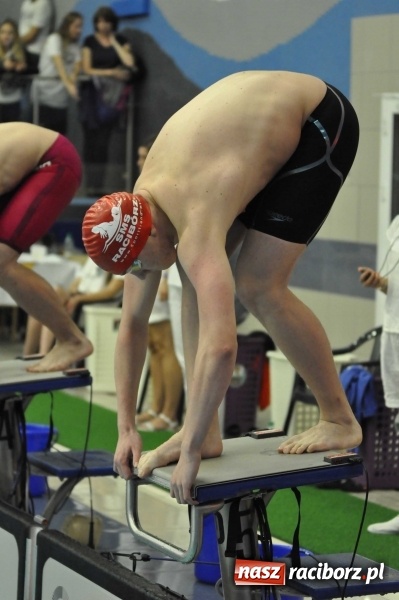 Zdjęcie w galerii na portalu naszraciborz.pl: Olimpijczyk Konrad Czerniak gościem specjalnym sprinterskich zawod&oacute;w a Puchar Dyrektora ZSOMS wiadomości z regionu