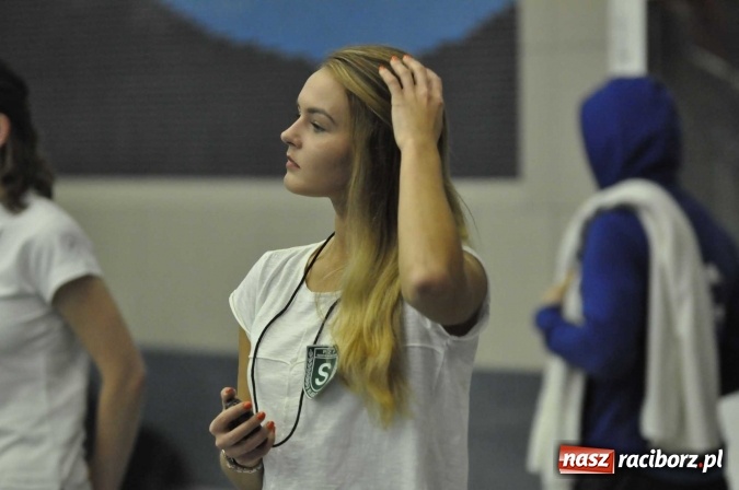 Zdjęcie w galerii na portalu naszraciborz.pl: Olimpijczyk Konrad Czerniak gościem specjalnym sprinterskich zawod&oacute;w a Puchar Dyrektora ZSOMS wiadomości z regionu