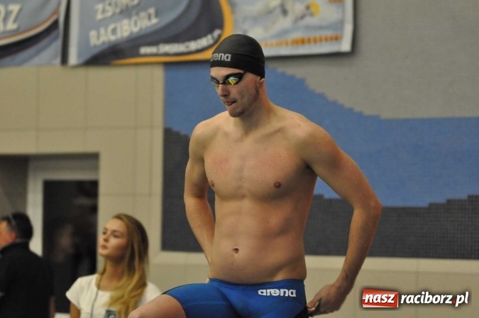 Zdjęcie w galerii na portalu naszraciborz.pl: Olimpijczyk Konrad Czerniak gościem specjalnym sprinterskich zawod&oacute;w a Puchar Dyrektora ZSOMS wiadomości z regionu