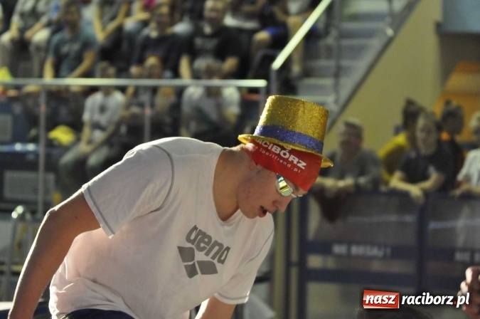 Zdjęcie w galerii na portalu naszraciborz.pl: Olimpijczyk Konrad Czerniak gościem specjalnym sprinterskich zawod&oacute;w a Puchar Dyrektora ZSOMS wiadomości z regionu