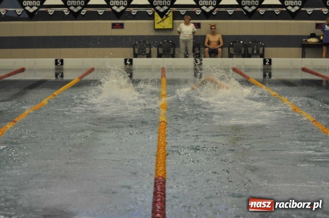 Zdjęcie w galerii na portalu naszraciborz.pl: Olimpijczyk Konrad Czerniak gościem specjalnym sprinterskich zawod&oacute;w a Puchar Dyrektora ZSOMS wiadomości z regionu