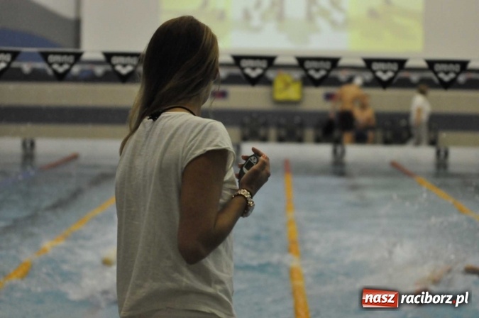 Zdjęcie w galerii na portalu naszraciborz.pl: Olimpijczyk Konrad Czerniak gościem specjalnym sprinterskich zawod&oacute;w a Puchar Dyrektora ZSOMS wiadomości z regionu