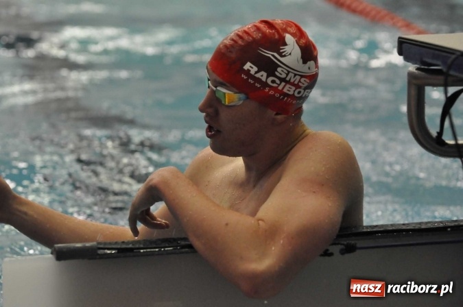 Zdjęcie w galerii na portalu naszraciborz.pl: Olimpijczyk Konrad Czerniak gościem specjalnym sprinterskich zawod&oacute;w a Puchar Dyrektora ZSOMS wiadomości z regionu