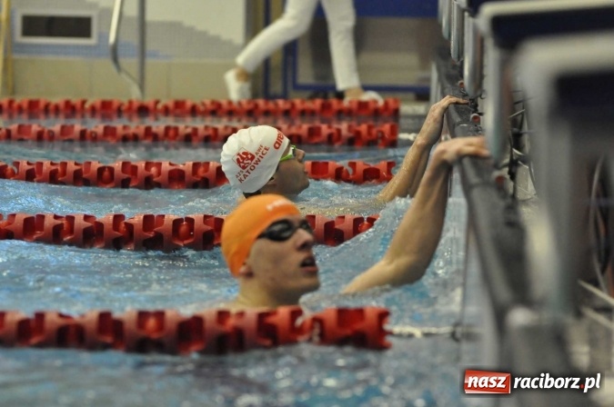 Zdjęcie w galerii na portalu naszraciborz.pl: Olimpijczyk Konrad Czerniak gościem specjalnym sprinterskich zawod&oacute;w a Puchar Dyrektora ZSOMS wiadomości z regionu