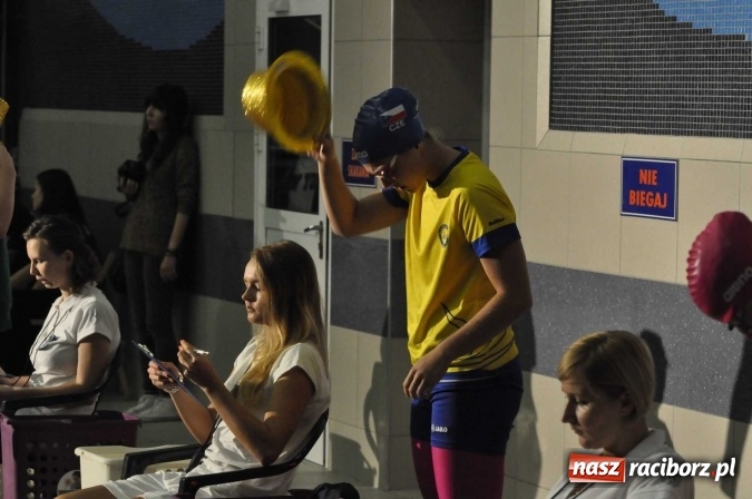 Zdjęcie w galerii na portalu naszraciborz.pl: Olimpijczyk Konrad Czerniak gościem specjalnym sprinterskich zawod&oacute;w a Puchar Dyrektora ZSOMS wiadomości z regionu