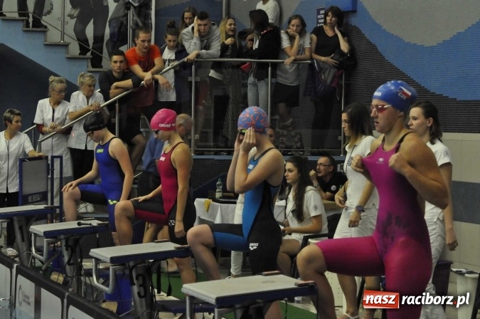 Zdjęcie w galerii na portalu naszraciborz.pl: Olimpijczyk Konrad Czerniak gościem specjalnym sprinterskich zawod&oacute;w a Puchar Dyrektora ZSOMS wiadomości z regionu