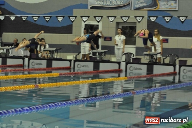 Zdjęcie w galerii na portalu naszraciborz.pl: Olimpijczyk Konrad Czerniak gościem specjalnym sprinterskich zawod&oacute;w a Puchar Dyrektora ZSOMS wiadomości z regionu