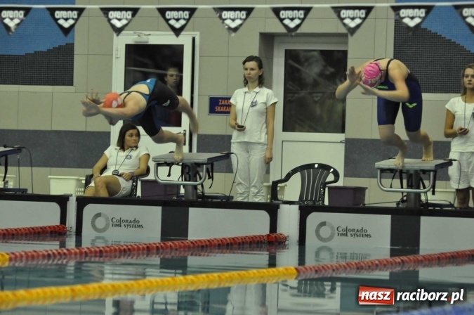 Zdjęcie w galerii na portalu naszraciborz.pl: Olimpijczyk Konrad Czerniak gościem specjalnym sprinterskich zawod&oacute;w a Puchar Dyrektora ZSOMS wiadomości z regionu