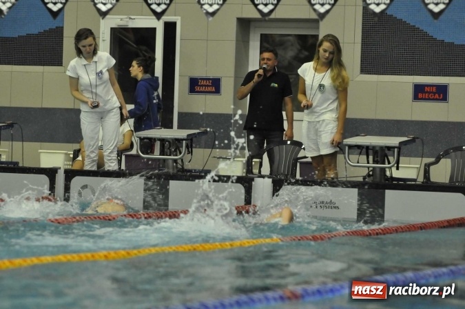 Zdjęcie w galerii na portalu naszraciborz.pl: Olimpijczyk Konrad Czerniak gościem specjalnym sprinterskich zawod&oacute;w a Puchar Dyrektora ZSOMS wiadomości z regionu