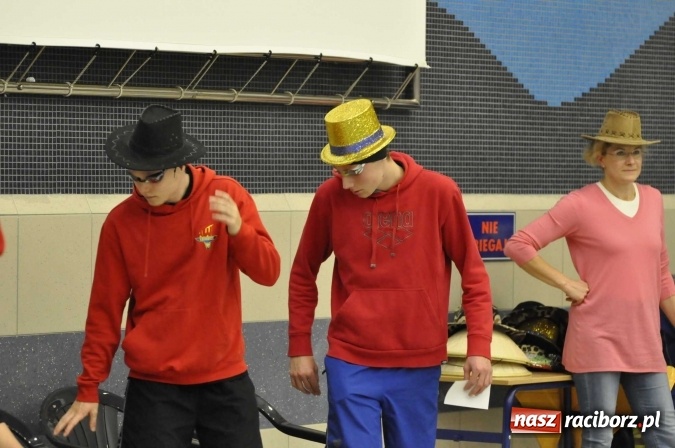 Zdjęcie w galerii na portalu naszraciborz.pl: Olimpijczyk Konrad Czerniak gościem specjalnym sprinterskich zawod&oacute;w a Puchar Dyrektora ZSOMS wiadomości z regionu
